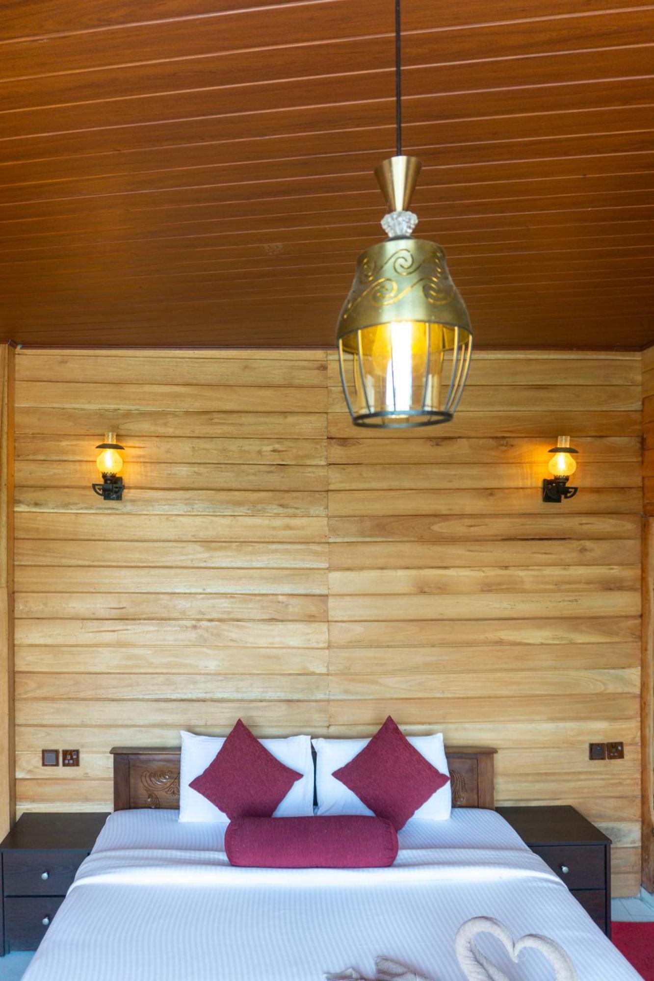 Refresh Inn Ella Eksteriør billede