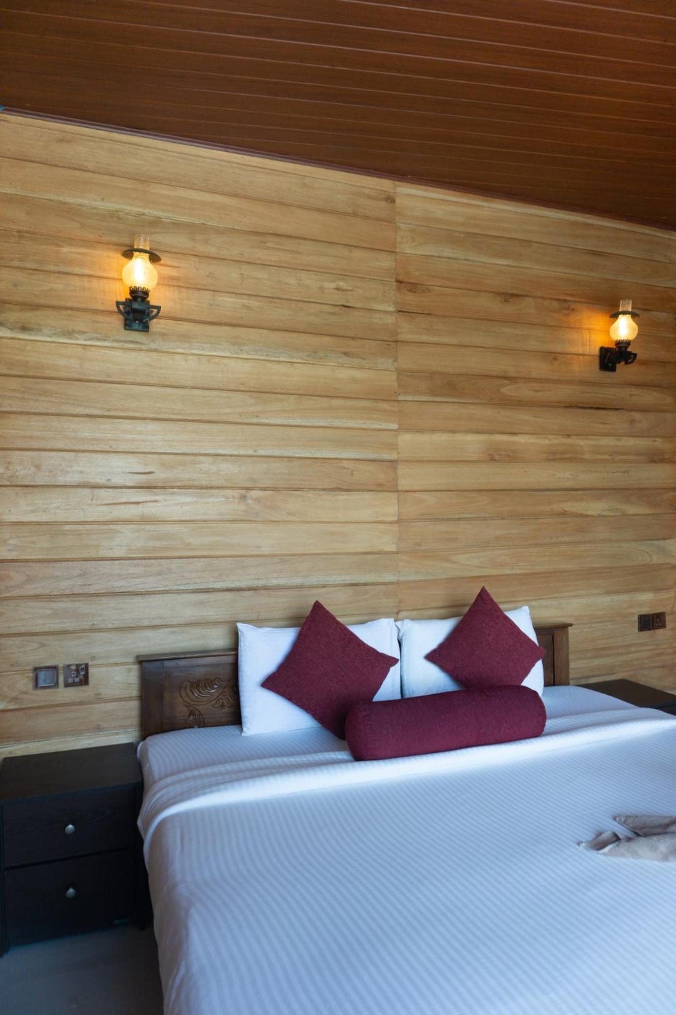 Refresh Inn Ella Eksteriør billede