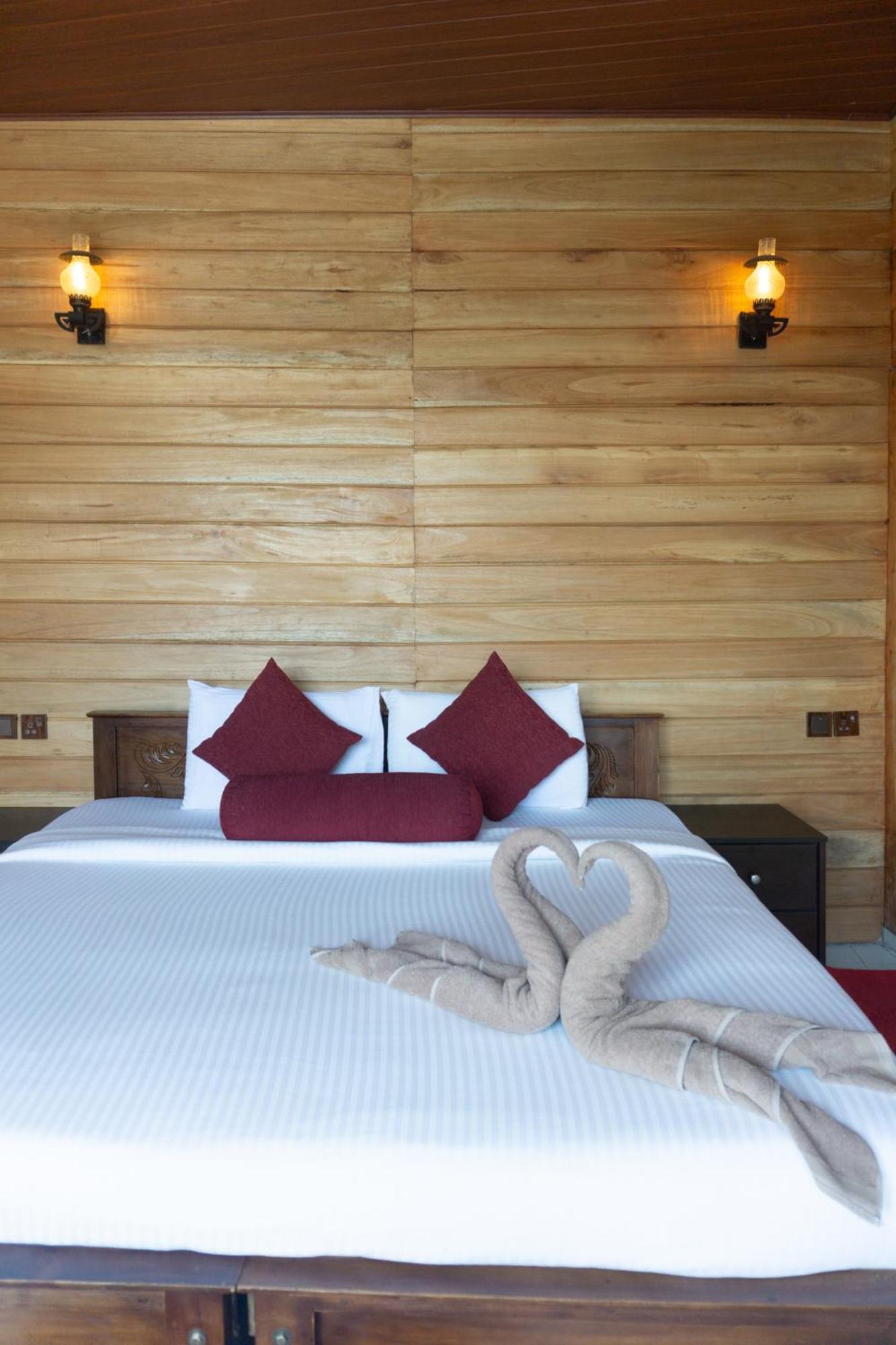 Refresh Inn Ella Eksteriør billede