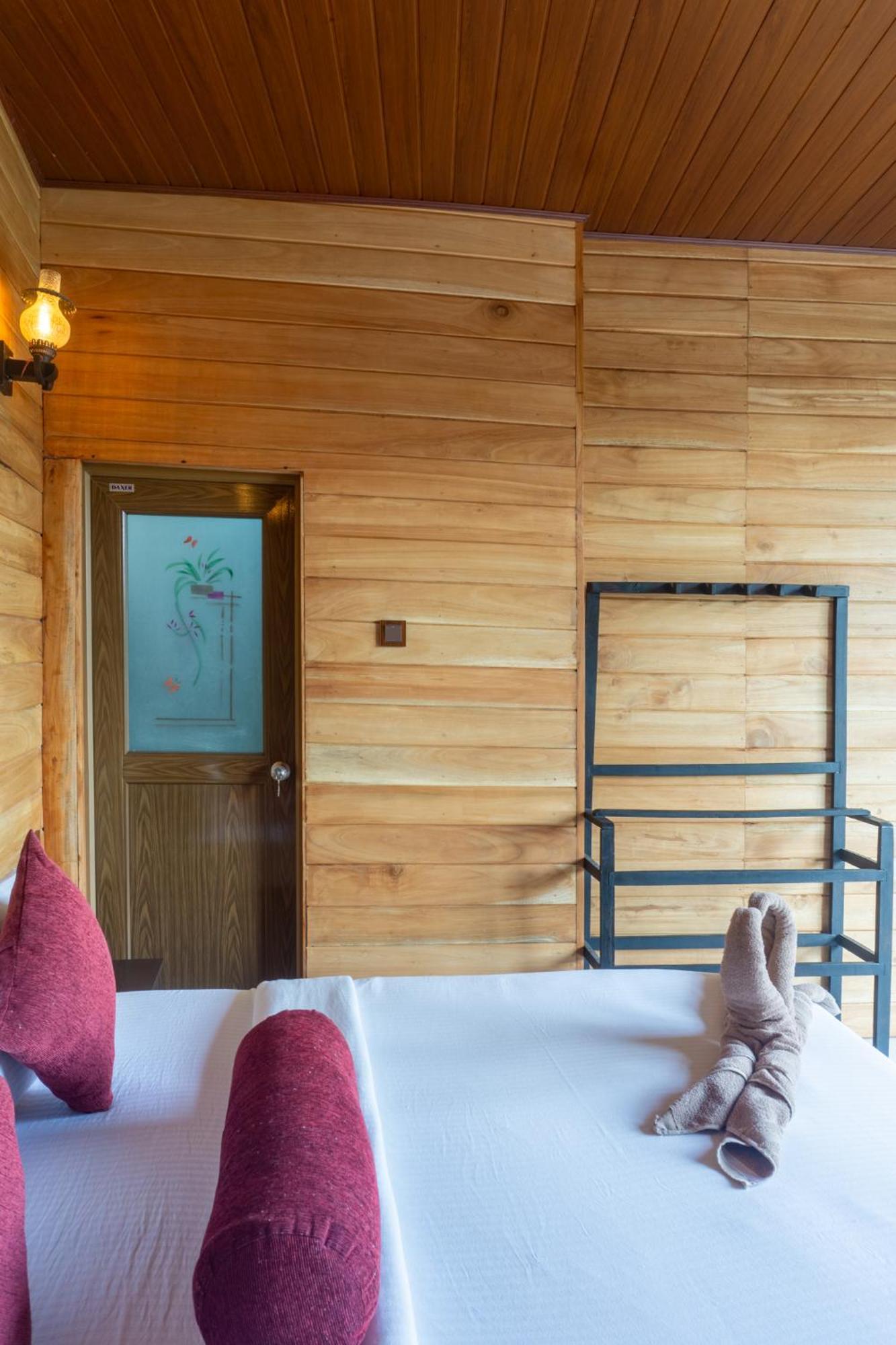 Refresh Inn Ella Eksteriør billede